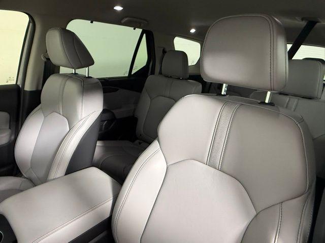 Photo of 2025 Lunar Silver Metallic Honda Pilot
