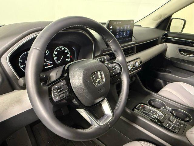 Photo of 2025 Lunar Silver Metallic Honda Pilot