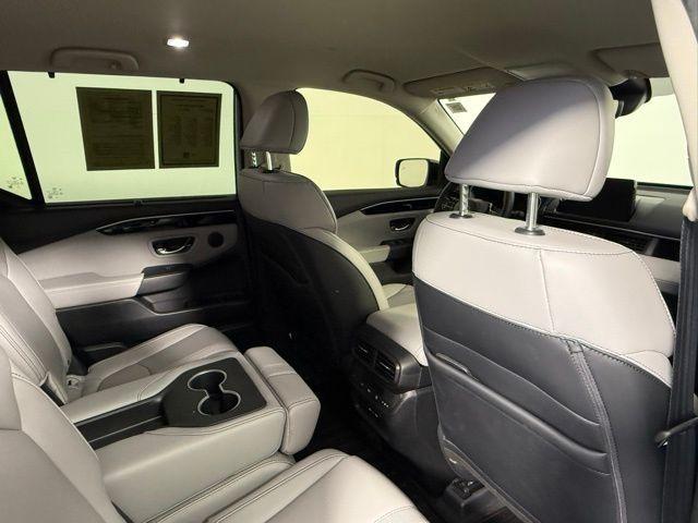 Photo of 2025 Lunar Silver Metallic Honda Pilot