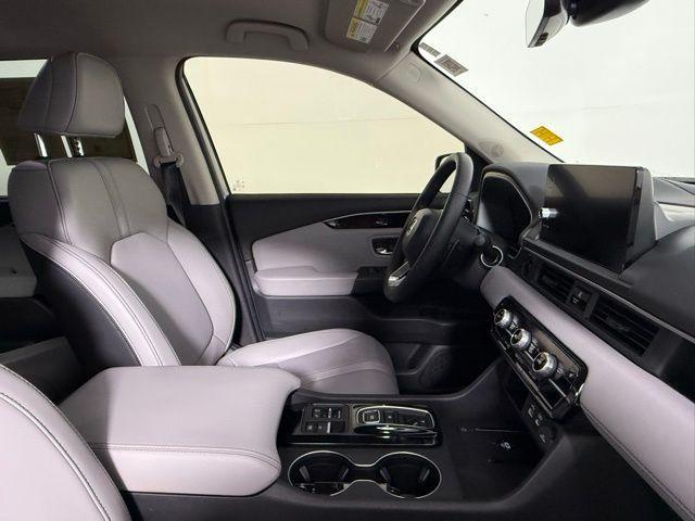 Photo of 2025 Lunar Silver Metallic Honda Pilot