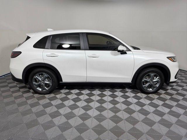 Photo of 2026 Platinum White Pearl Honda HR-V