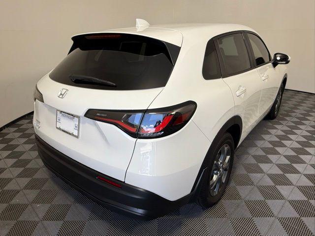 Photo of 2026 Platinum White Pearl Honda HR-V