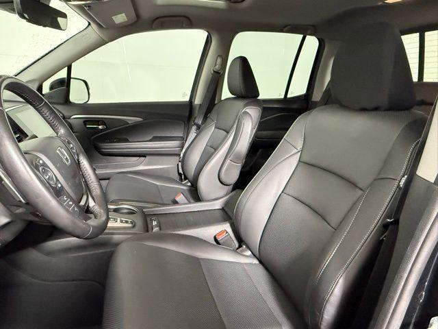 Photo of 2022 Crystal Black Pearl Honda Ridgeline