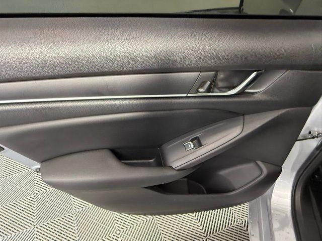 Photo of 2021 Lunar Silver Metallic Honda Accord
