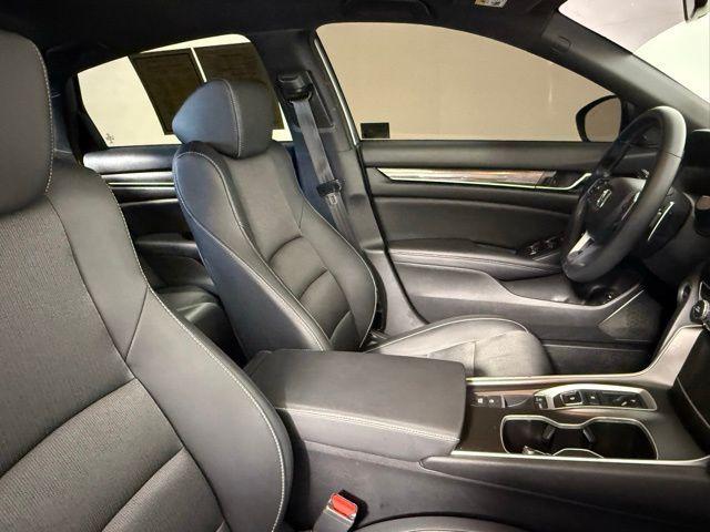 Photo of 2021 Lunar Silver Metallic Honda Accord