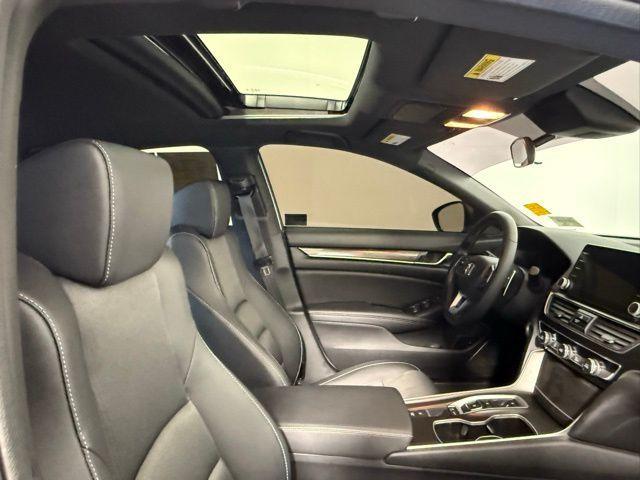 Photo of 2021 Lunar Silver Metallic Honda Accord