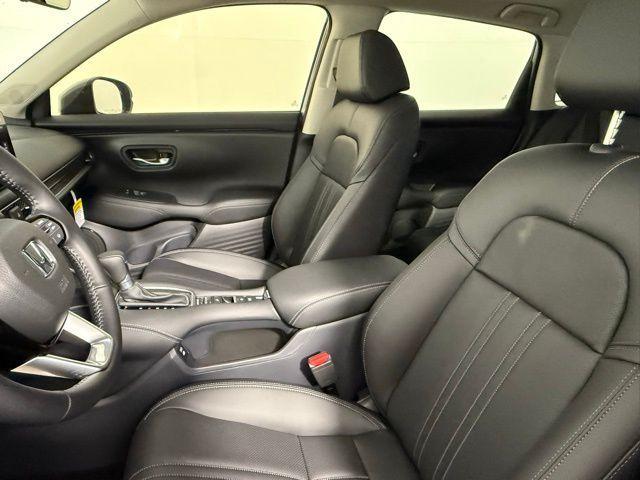 Photo of 2026 Urban Gray Pearl Honda HR-V