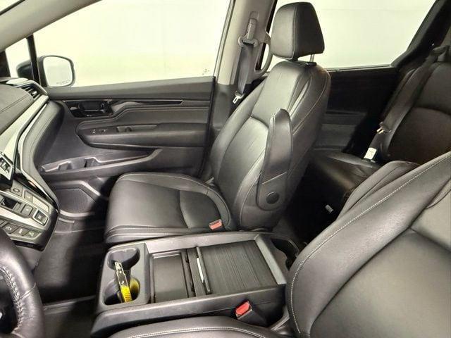 Photo of 2023 Crystal Black Pearl Honda Odyssey