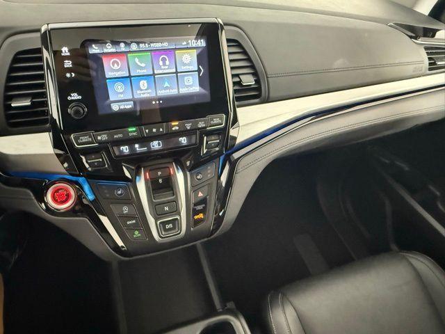 Photo of 2023 Crystal Black Pearl Honda Odyssey