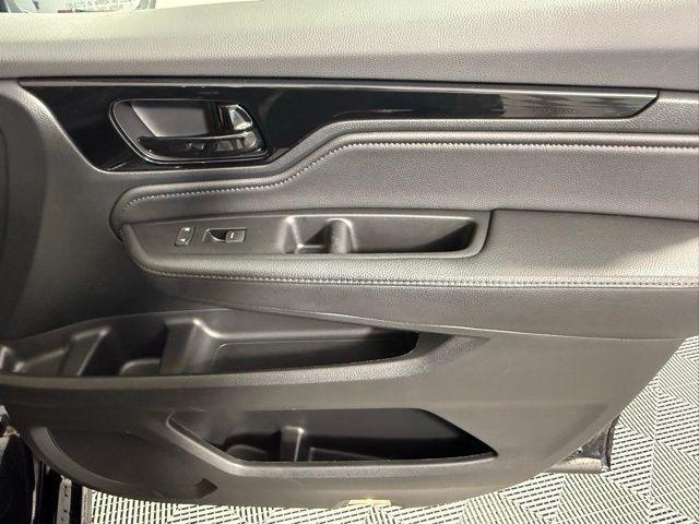 Photo of 2023 Crystal Black Pearl Honda Odyssey
