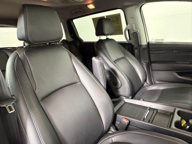 Photo of 2023 Crystal Black Pearl Honda Odyssey