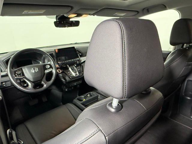 Photo of 2023 Crystal Black Pearl Honda Odyssey