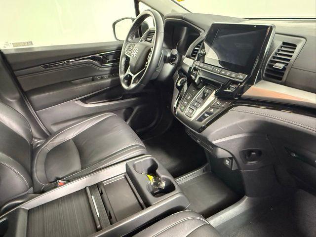 Photo of 2023 Crystal Black Pearl Honda Odyssey