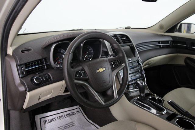 Photo of 2015 Champagne Silver Chevrolet Malibu