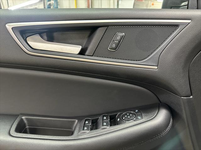 Photo of 2024 Carbonized Gray Ford Edge