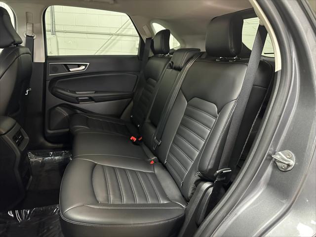 Photo of 2024 Carbonized Gray Ford Edge