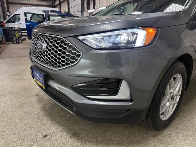 Photo of 2024 Carbonized Gray Ford Edge