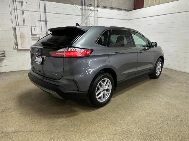 Photo of 2024 Carbonized Gray Ford Edge