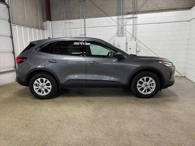 Photo of 2024 Carbonized Gray Metallic Ford Escape