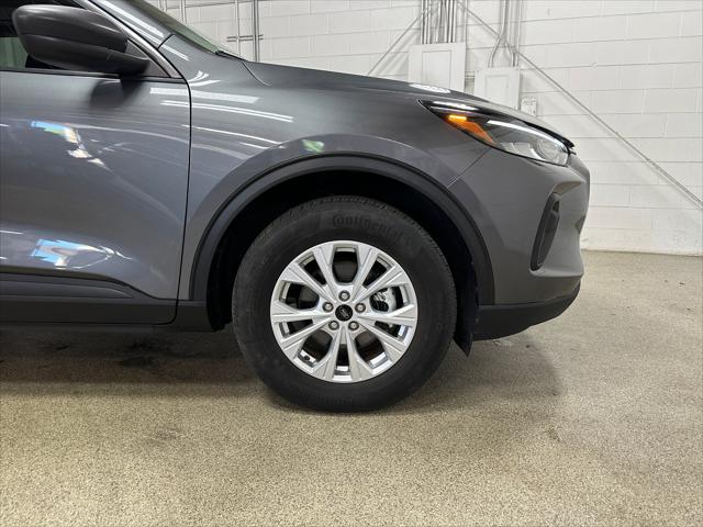 Photo of 2024 Carbonized Gray Metallic Ford Escape