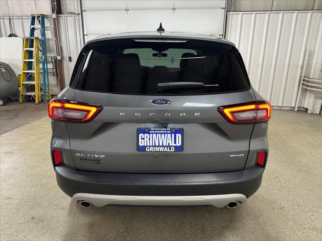Photo of 2024 Carbonized Gray Metallic Ford Escape