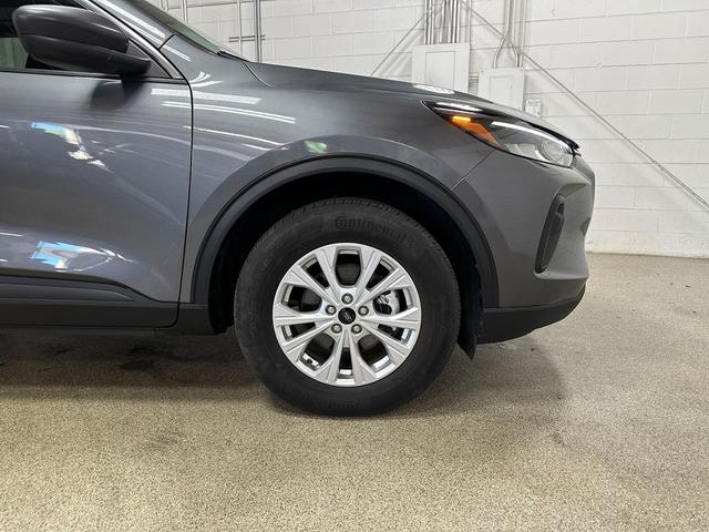 Photo of 2024 Carbonized Gray Metallic Ford Escape