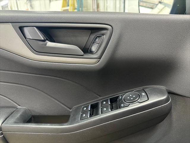 Photo of 2024 Carbonized Gray Metallic Ford Escape