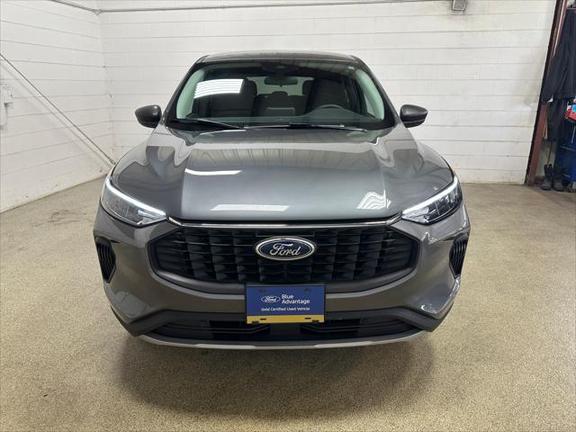 Photo of 2024 Carbonized Gray Metallic Ford Escape