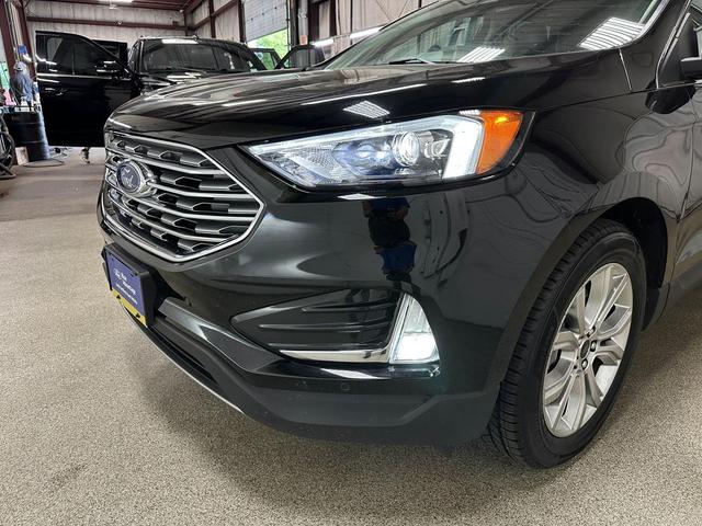 Photo of 2024 Agate Black Metallic Ford Edge