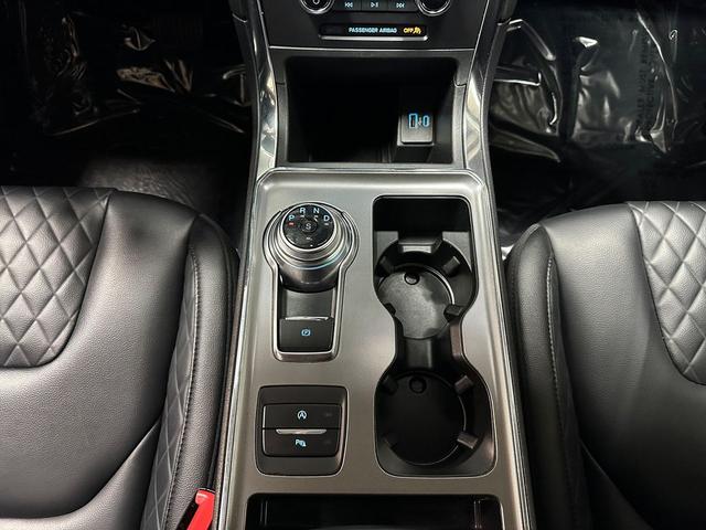 Photo of 2024 Agate Black Metallic Ford Edge