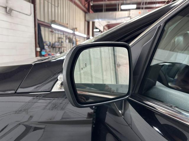 Photo of 2024 Agate Black Metallic Ford Edge