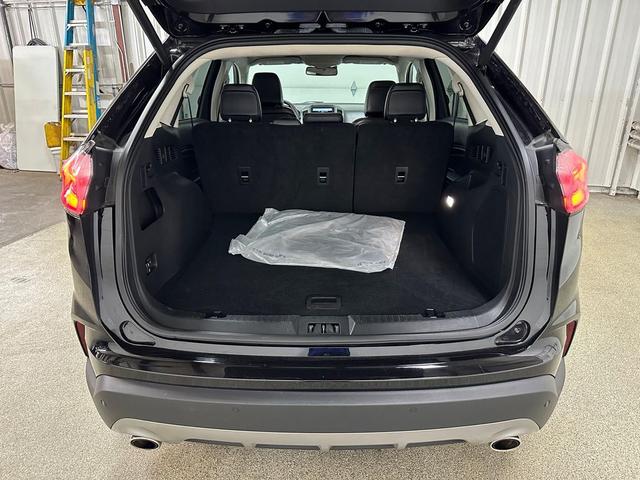 Photo of 2024 Agate Black Metallic Ford Edge
