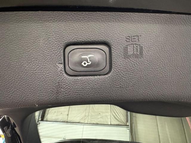 Photo of 2024 Agate Black Metallic Ford Edge
