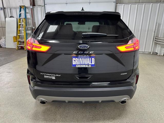 Photo of 2024 Agate Black Metallic Ford Edge