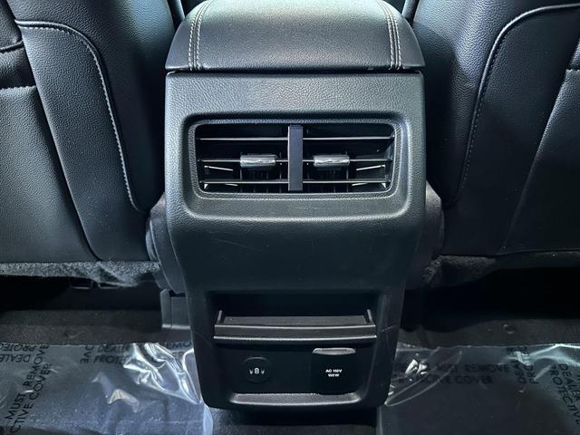 Photo of 2024 Agate Black Metallic Ford Edge