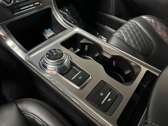 Photo of 2024 Agate Black Metallic Ford Edge