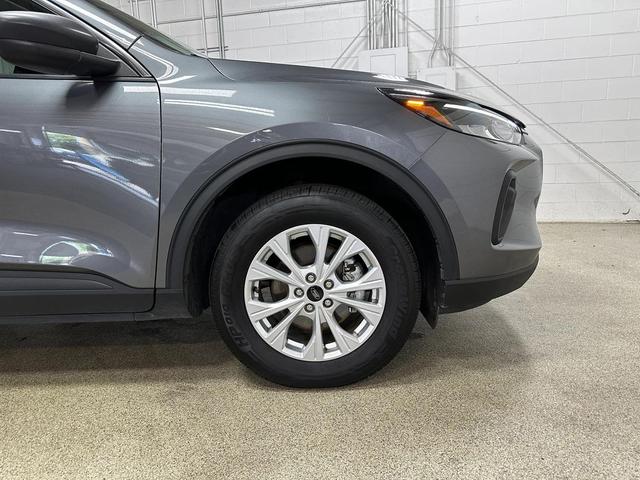 Photo of 2024 Carbonized Gray Metallic Ford Escape
