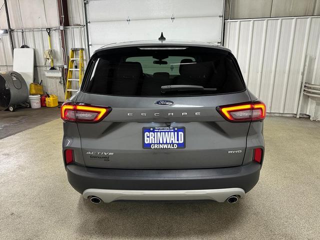 Photo of 2024 Carbonized Gray Metallic Ford Escape