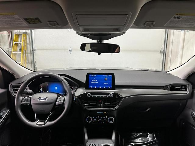 Photo of 2024 Carbonized Gray Metallic Ford Escape