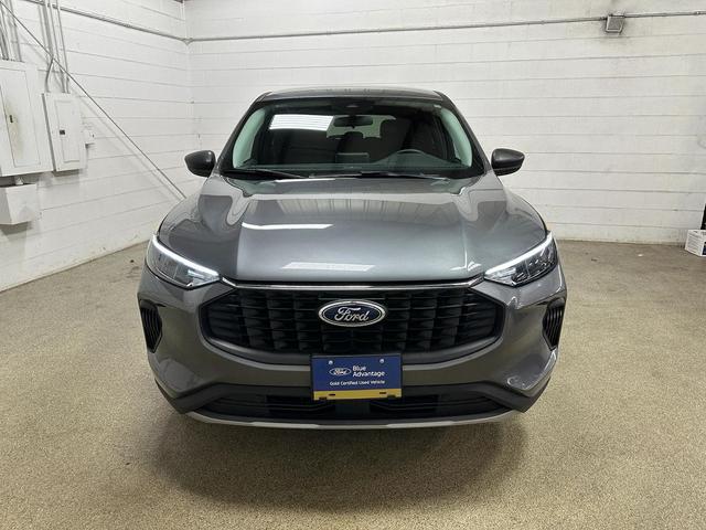 Photo of 2024 Carbonized Gray Metallic Ford Escape