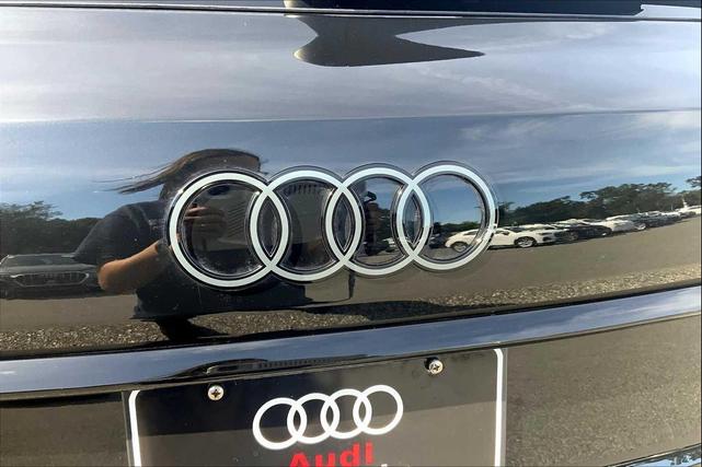 Photo of 2025 Mythos Black Metallic Audi Q7