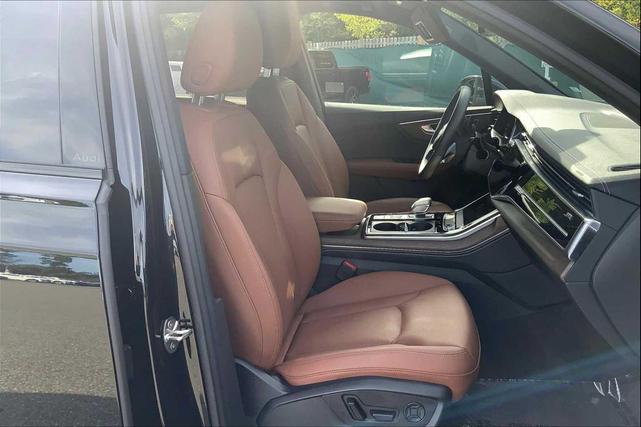 Photo of 2025 Mythos Black Metallic Audi Q7