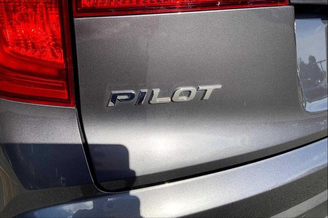 Photo of 2017 Modern Steel Metallic Honda Pilot