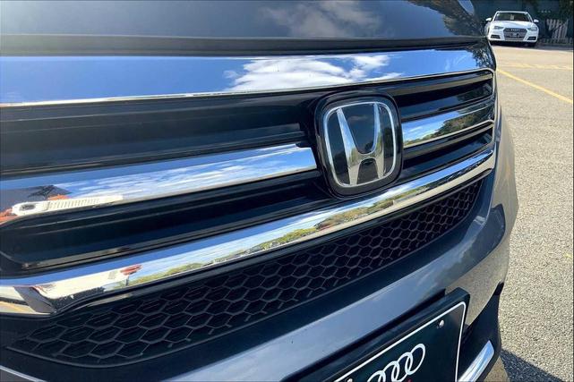 Photo of 2017 Modern Steel Metallic Honda Pilot