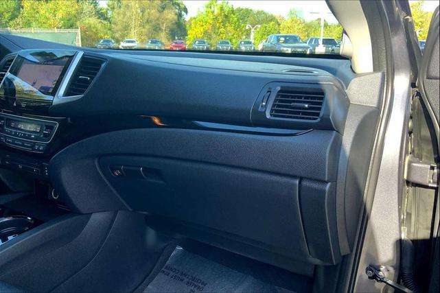 Photo of 2017 Modern Steel Metallic Honda Pilot