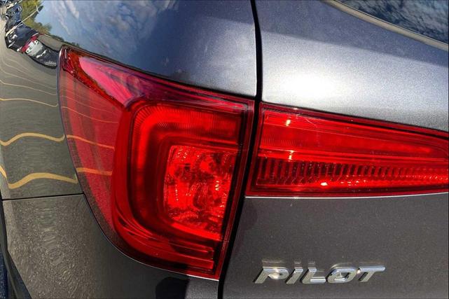 Photo of 2017 Modern Steel Metallic Honda Pilot