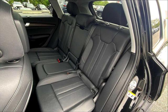 Photo of 2024 Mythos Black Metallic Audi Q5
