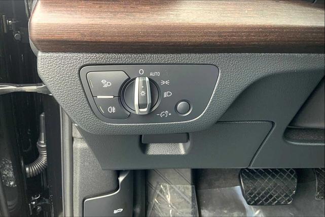 Photo of 2024 Mythos Black Metallic Audi Q5