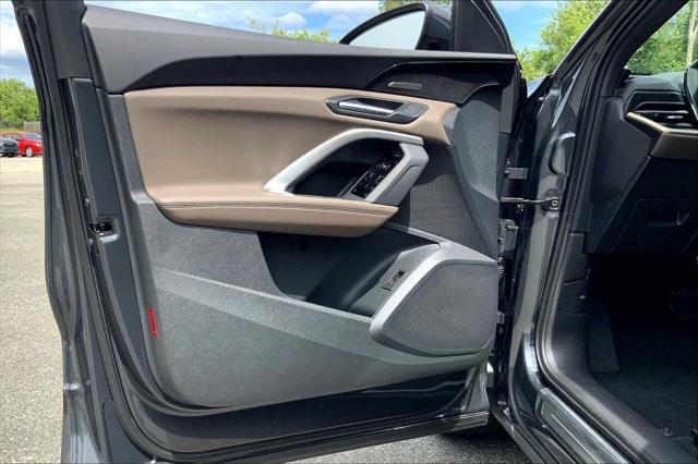 Photo of 2025 Tambora Gray Metallic Audi Q5