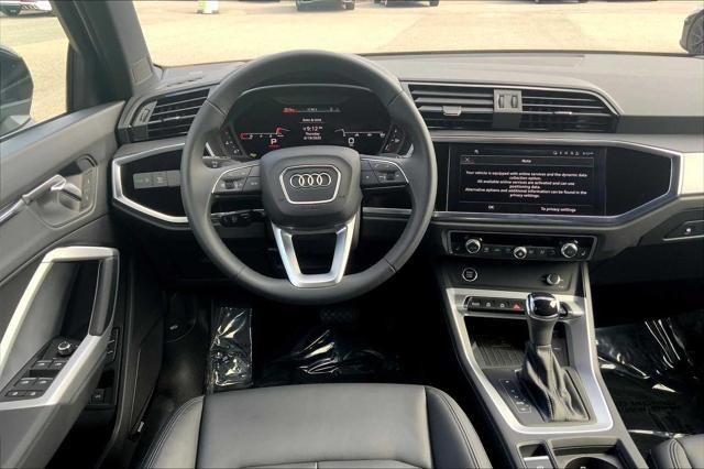 Photo of 2025 Mythos Black Metallic Audi Q3